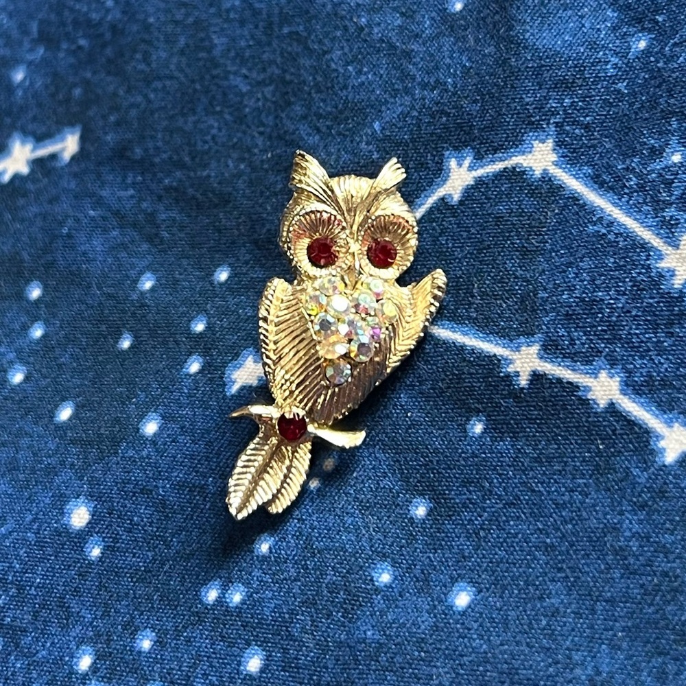LAST CHANCE! VINTAGE Gold & Red Rhinestone Owl Lapel Pin Brooch